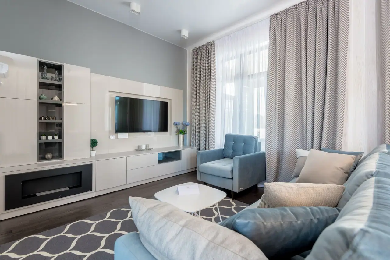 Clean, furnished living room in a Seattle, WA home after professional carpet cleaning